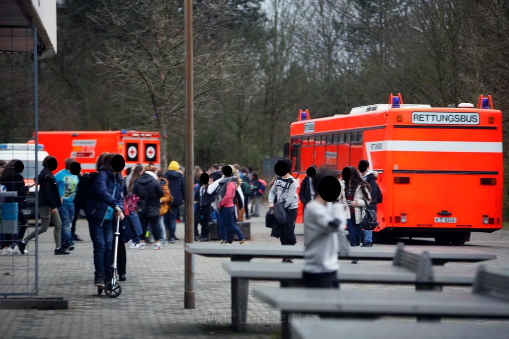 Reizgas gesprueht Schule Koeln Chorweiler Merienstr P12.JPG